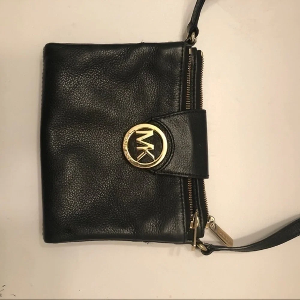 Michael kors black leather crossbody messenger bag